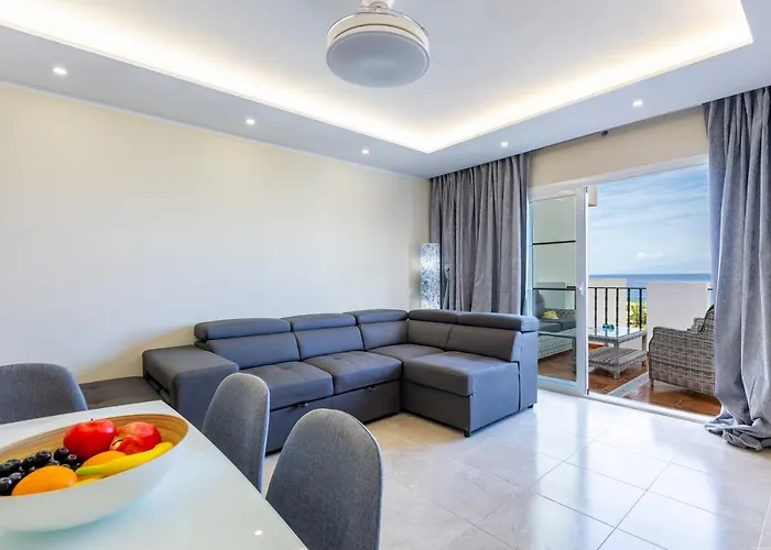 Апартаменты Sea Front Spacious 2 Bedroom