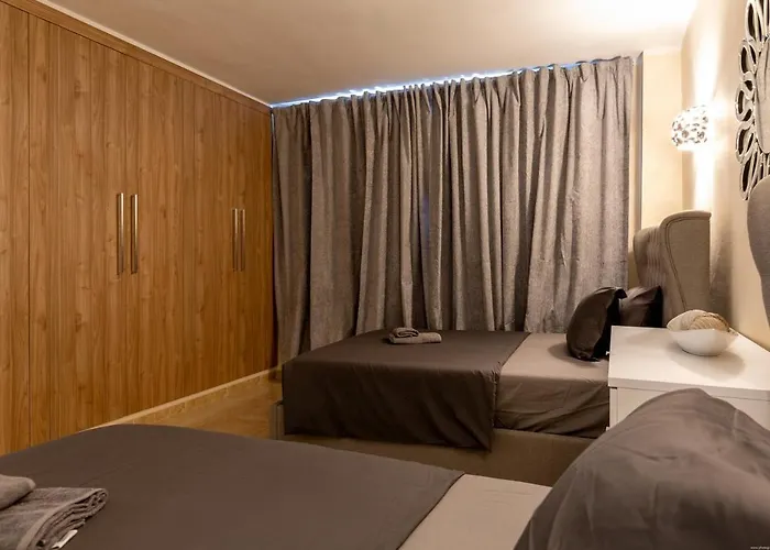 Sea Front Spacious 2 Bedroom *