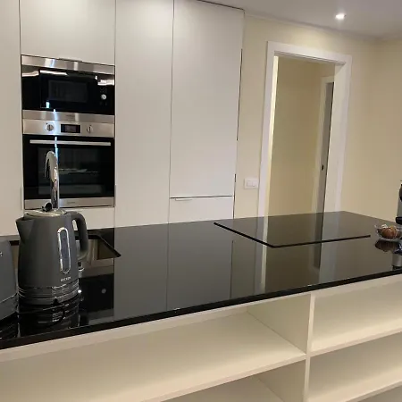 Sea Front Spacious 2 Bedroom شقة