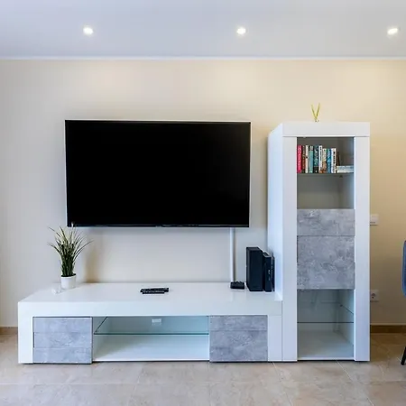 Sea Front Spacious 2 Bedroom Appartement