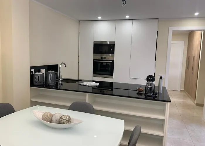 Sea Front Spacious 2 Bedroom أذيخي