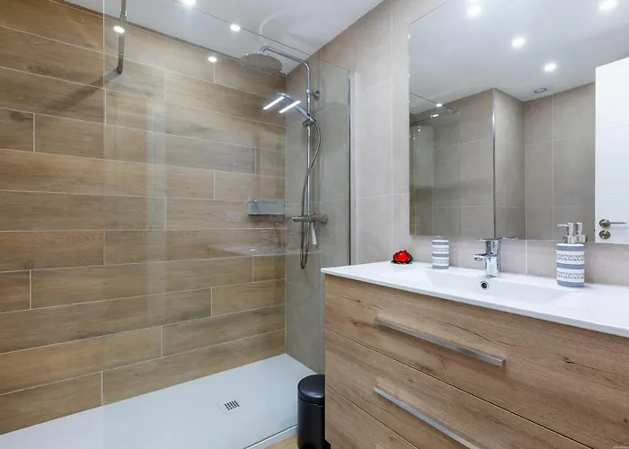 شقة Sea Front Spacious 2 Bedroom أذيخي