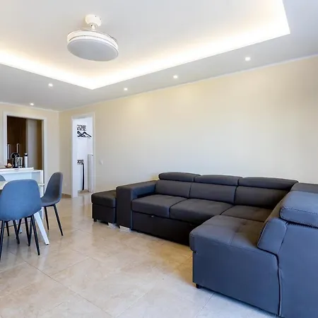 Sea Front Spacious 2 Bedroom