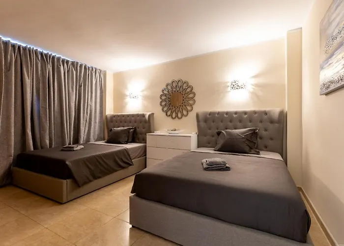 Sea Front Spacious 2 Bedroom アパート アデヘ